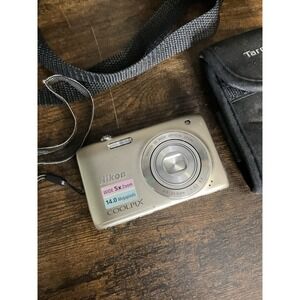 Nikon COOLPIX S3100 14MP Digital Camera Silver Tested Working
